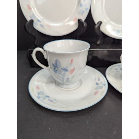Fresh Flowers by Excel Iris 2 Footed Cups and Saucers with 2 Dessert Plate - Picture 6 of 10